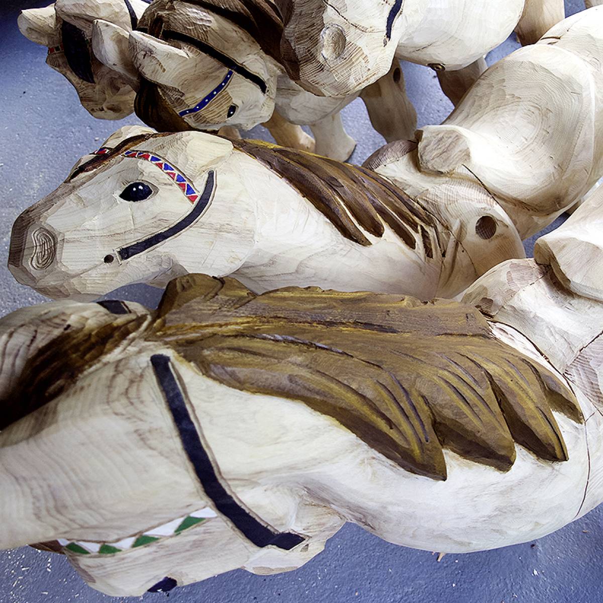 Handgemachte Spielskulptur aus Holz